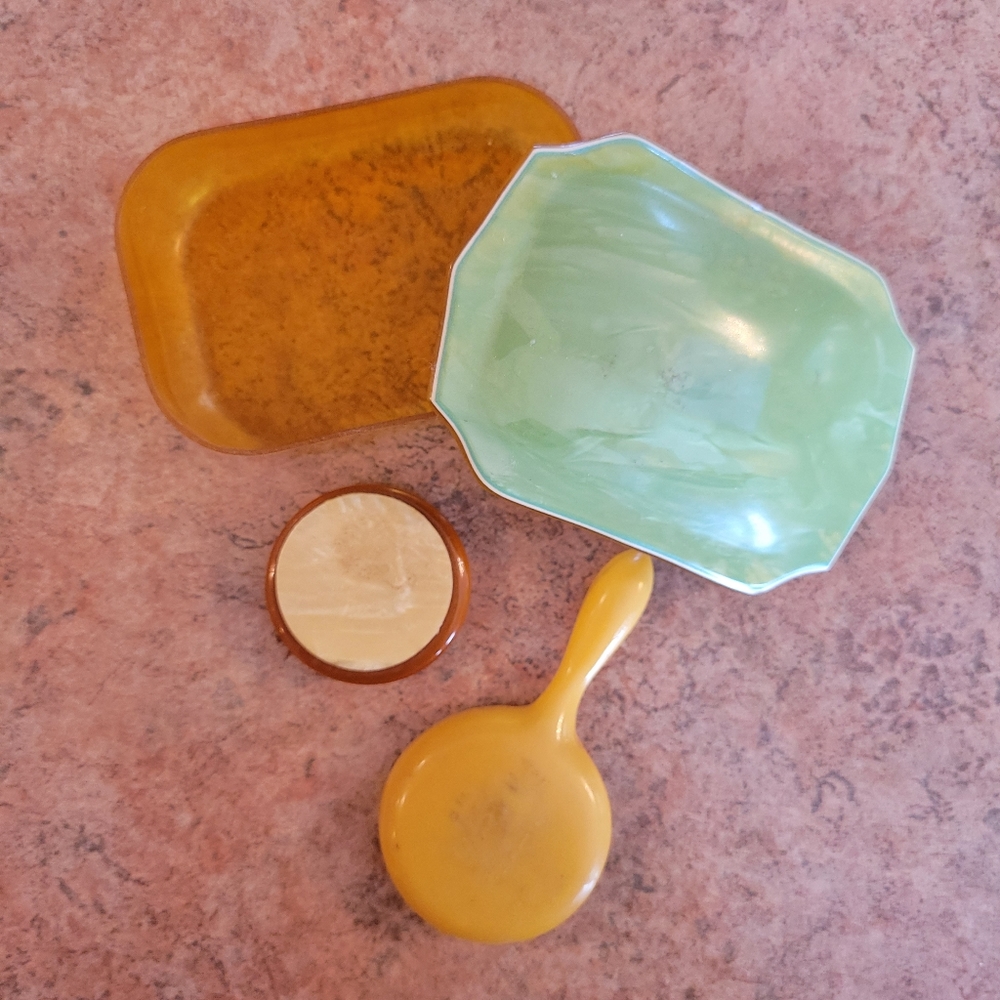 Vintage Lucite or Celluloid Cosmetic Vanity Make-Up Kit 1940s?  Victorian? Flaws